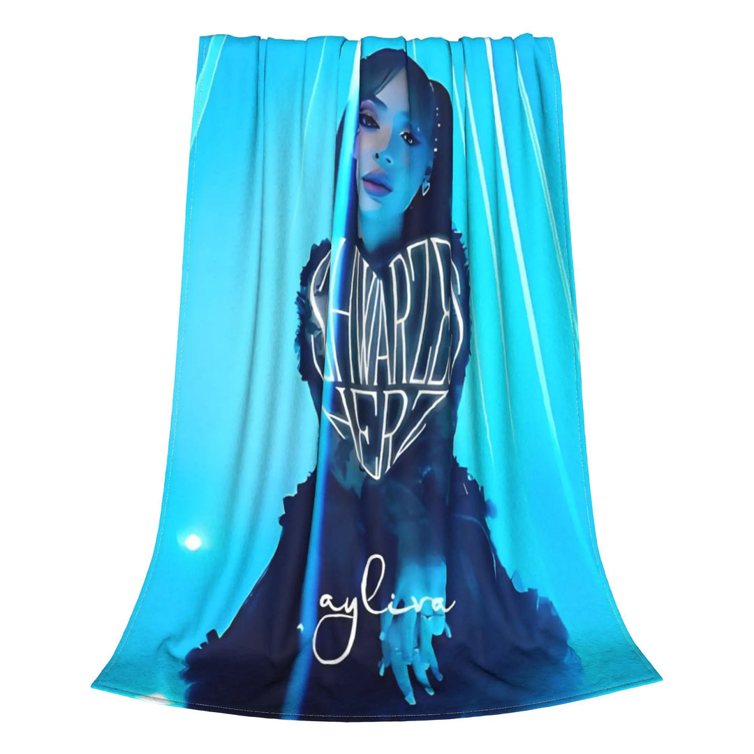 Singer Ayliva Schwarzes Herz Blanket  Plush Awesome Breathable Throw Blanket for Home Textile Decor