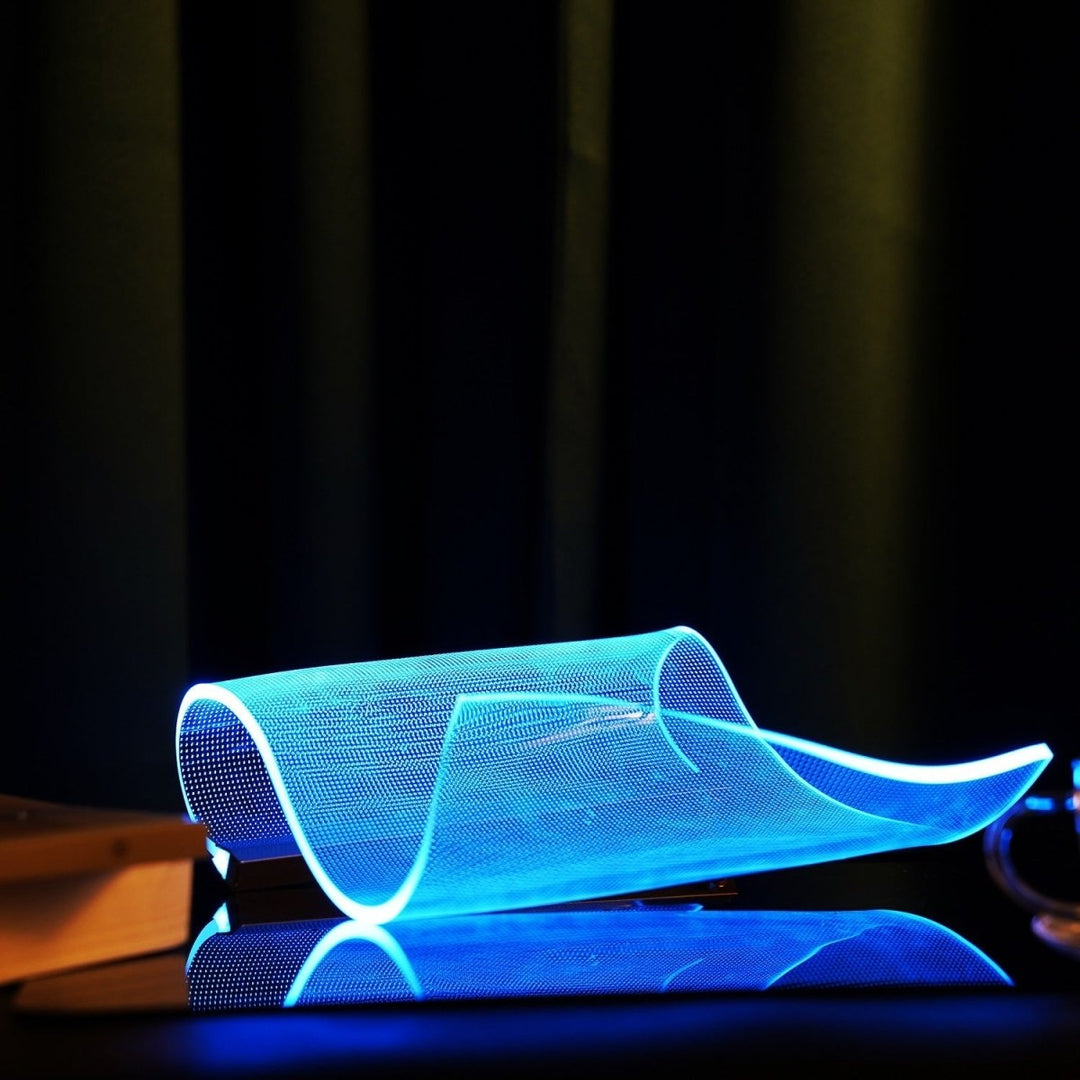 Tischlampe aus leuchtendem Acrylblatt