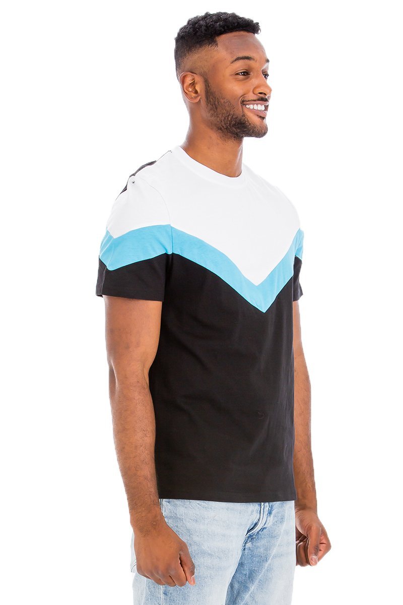 T-SHIRT MIT CHEVRON-FARBBLOCK