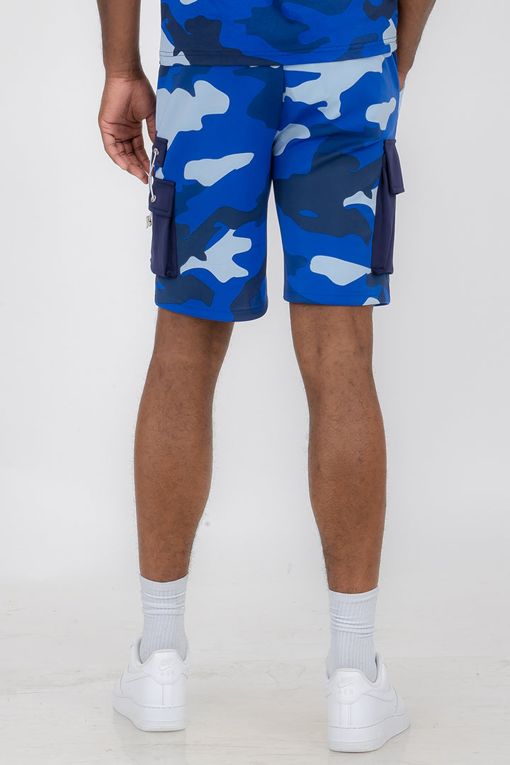 Shorts mit durchgehendem Camouflage-Muster und Knebelverschluss