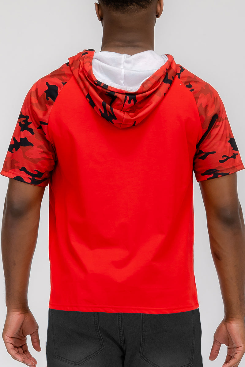 Kurzärmliges Kapuzen-T-Shirt mit Farbblock