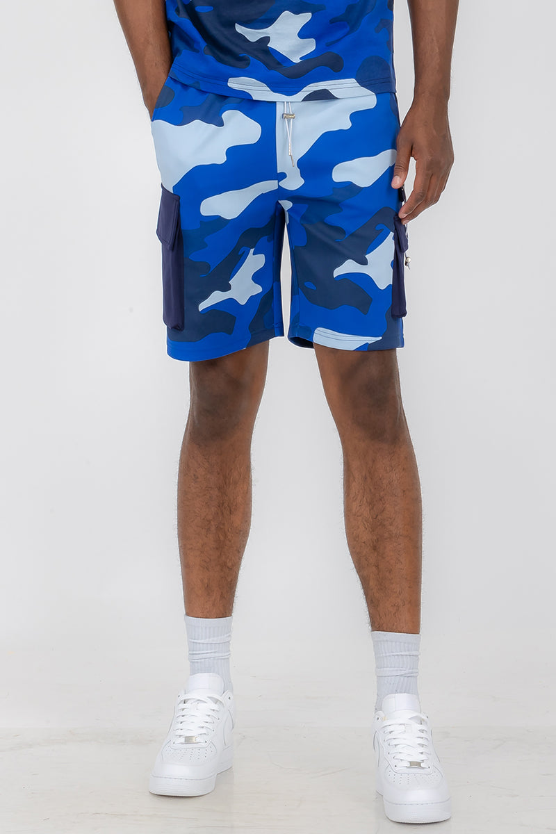 Shorts mit durchgehendem Camouflage-Muster und Knebelverschluss