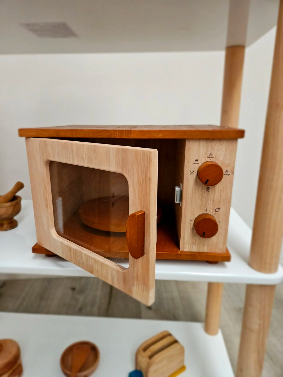 QToys Australia (USA) Wooden Microwave Oven