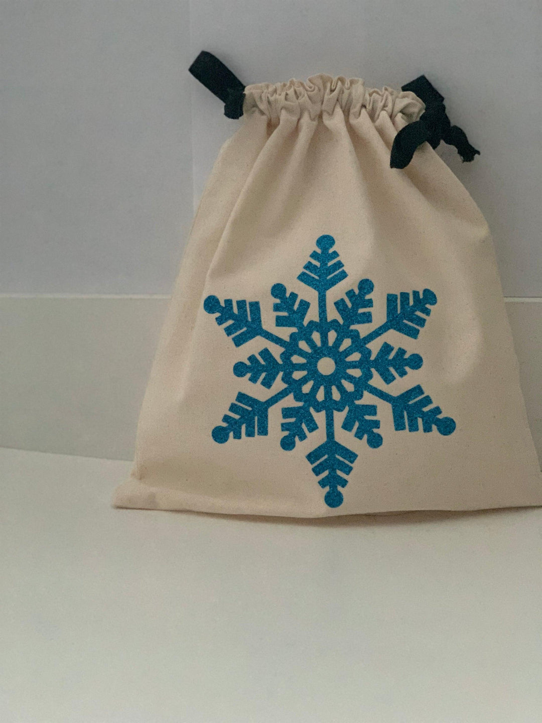 Small Snowflake Gift Bag - Brand My Case